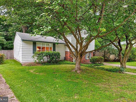 4th image of 8906 Alicia St