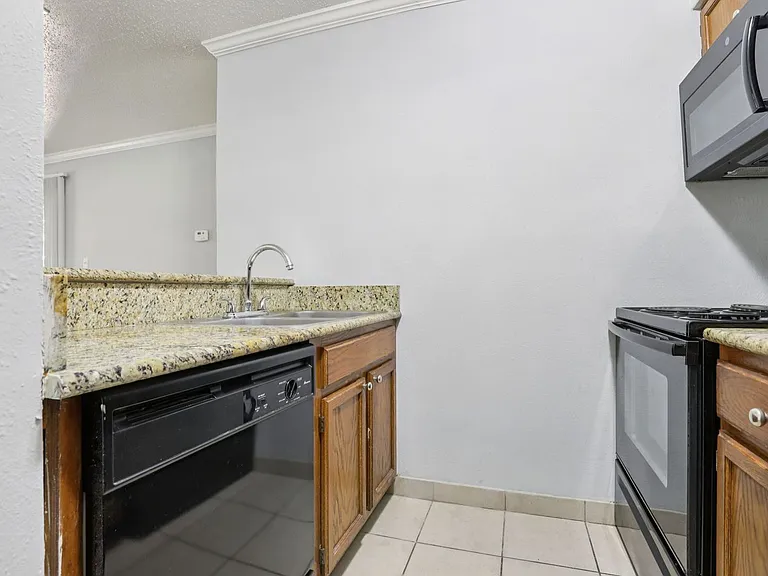Madeira Apartments at Live Oak — Photo 69