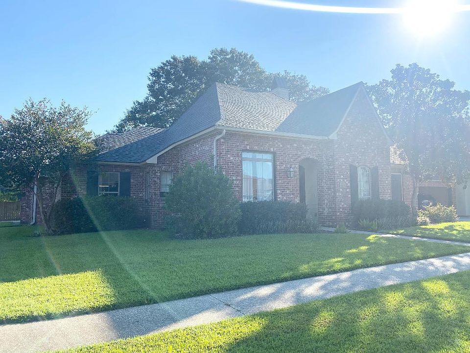1st image of 122 Sandhurst Dr