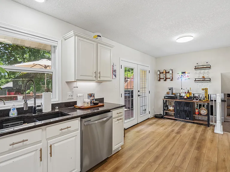 725 Heatherwood Dr — Photo 17
