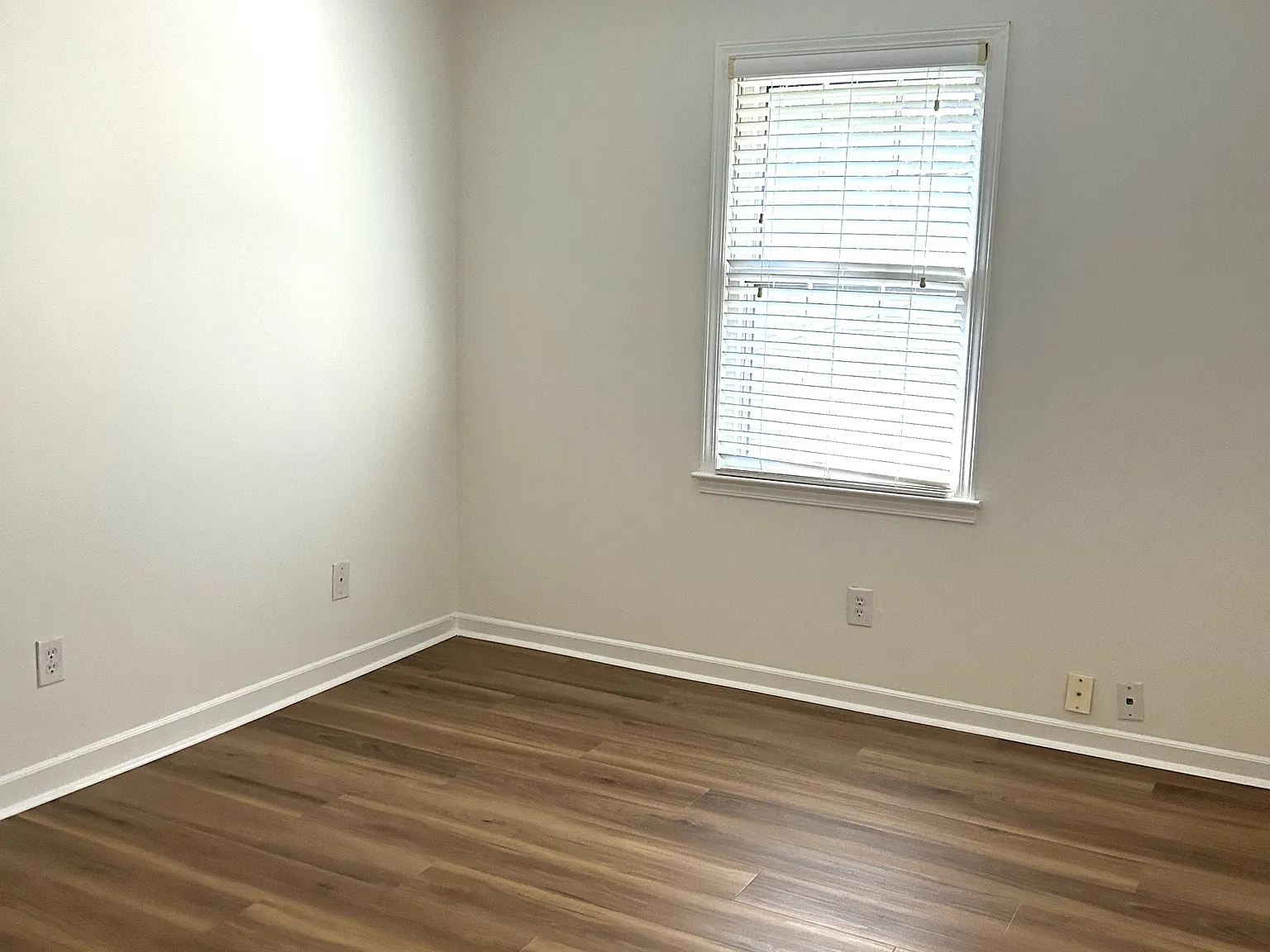 32 Oakwood Dr - 1 — Photo 3