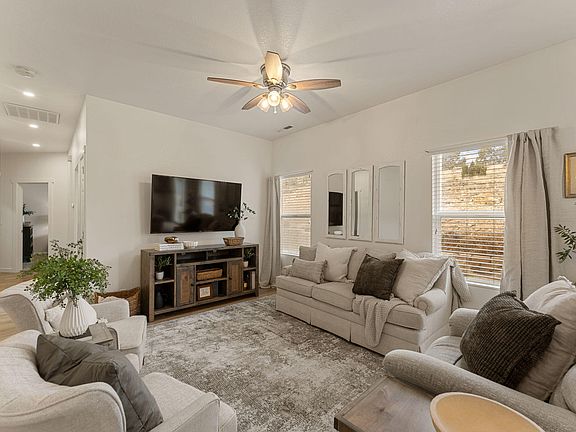 5th image of 367 N Tahquitz Dr