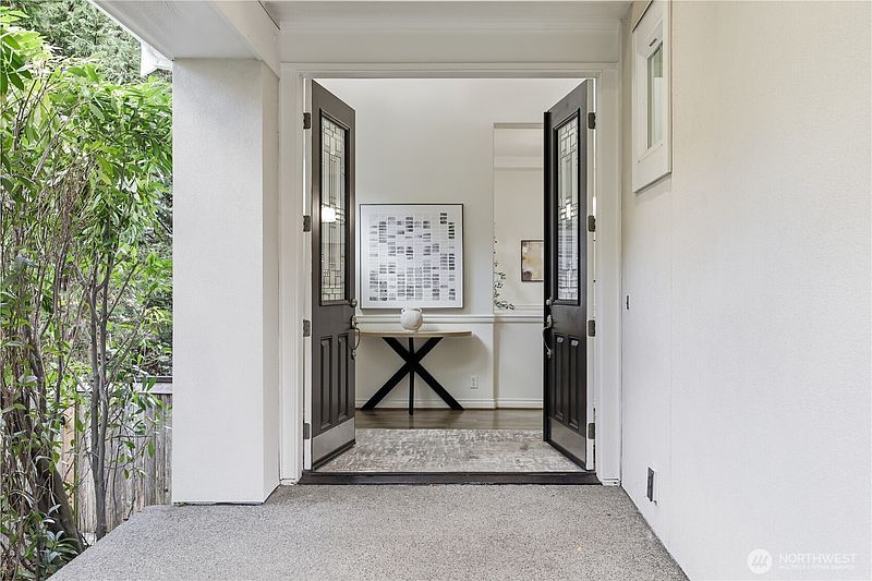 2nd image of 698 Summerhill Ridge Drive NW