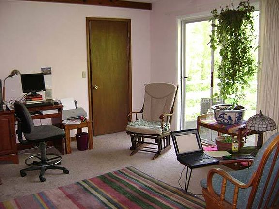 Bedroom or office
						:
						with patio doors going to deck