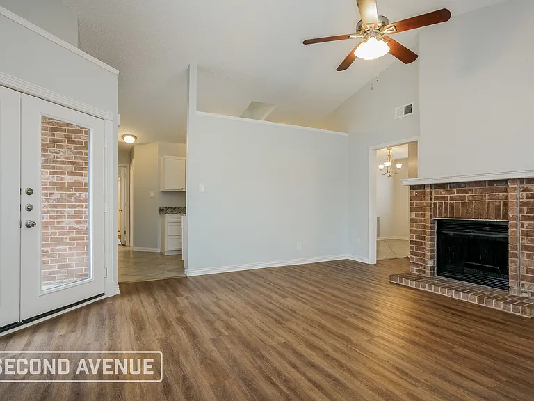 4005 Bond St — Photo 4