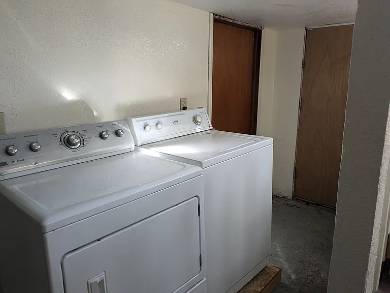 109 S 8th St — Photo 6