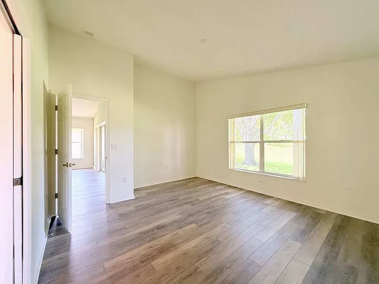 240 Center Oak Cir — Photo 34