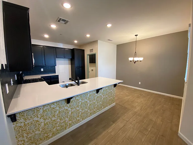3212 N Noyes Ct — Photo 26