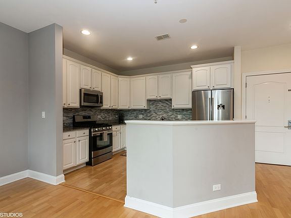 5th image of 4953 Oakton St Unit 609