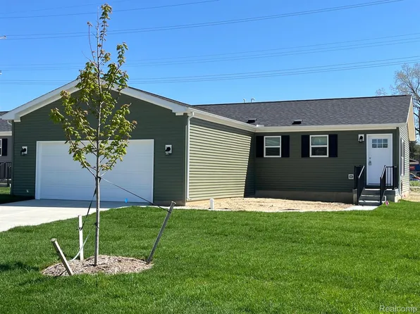4426 Maple Leaf Trl, Flint, MI 48506