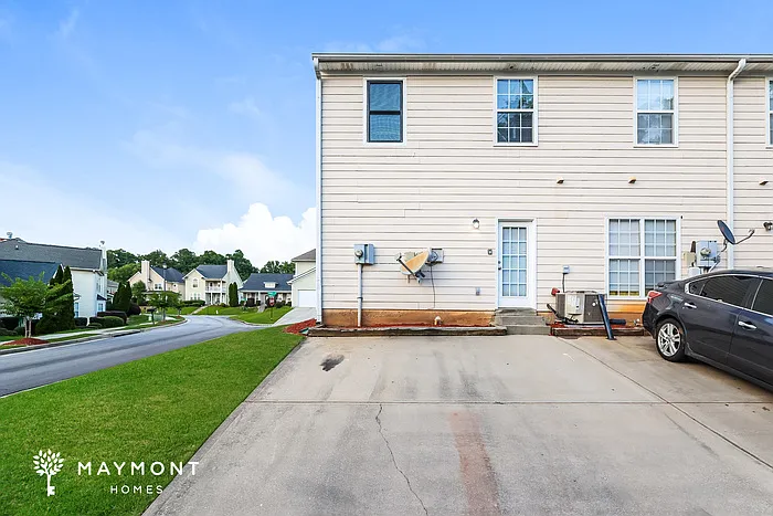 4203 Legacy Sq — Photo 3
