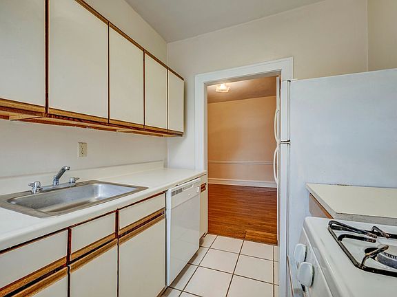 4th image of 2374 Euclid Heights Blvd #E82abc993