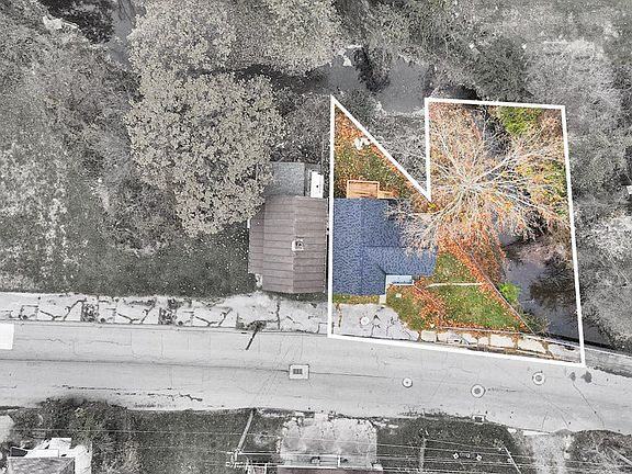 5th image of 219 Coul St