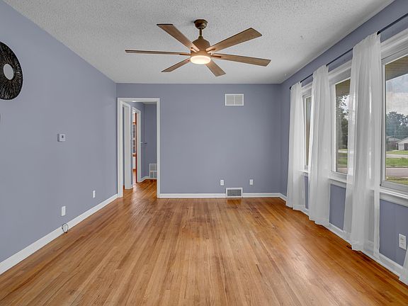 4th image of 870 S Watson Ln