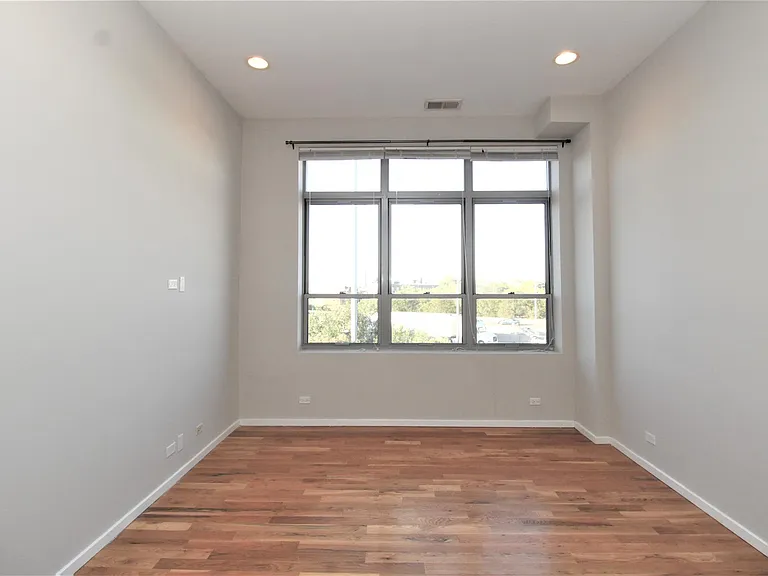 2157 N Damen Ave #404 — Photo 16