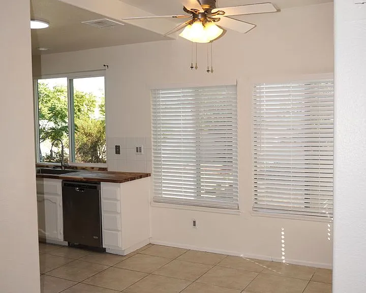 10386 Meadow Creek Dr — Photo 13