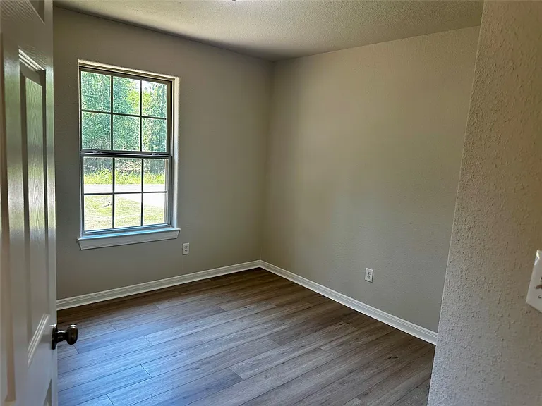 513 Valleyview Dr — Photo 12
