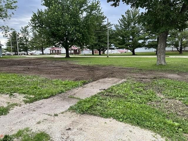 2nd image of 625 3rd Ave W