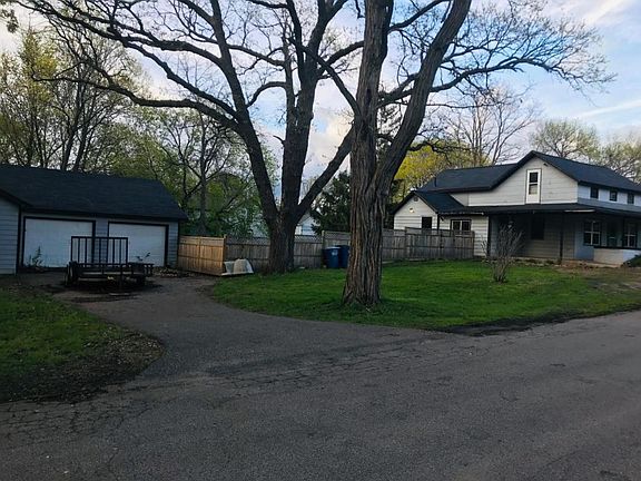 3rd image of 323 Park Pl