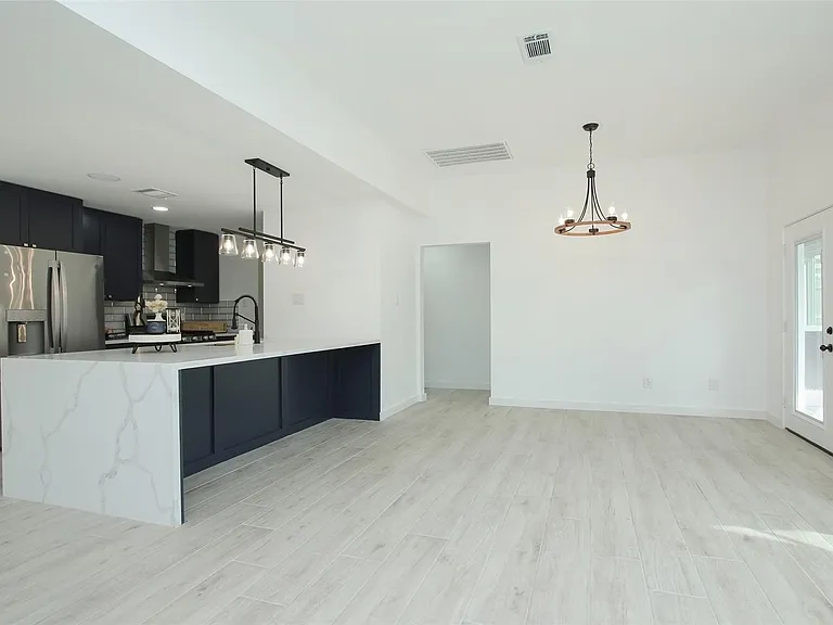 8518 Furlong Ln — Photo 10