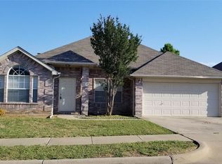 8222 Mosstree Dr, Arlington, TX 76001