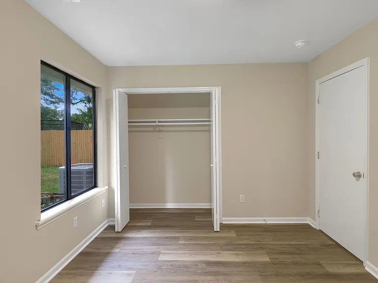 106 Brenda Dr — Photo 3