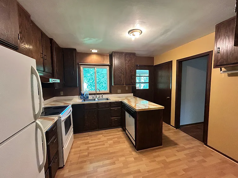 5810 Crabapple Ln — Photo 3