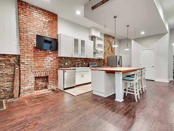 5th image of 320 Seitz St