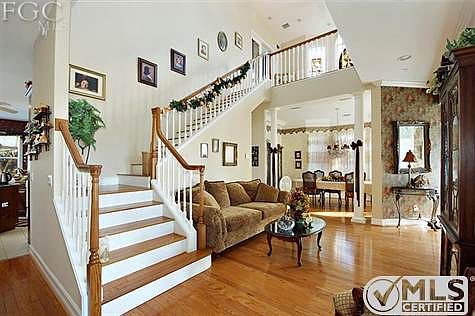5th image of 27645 Hickory Blvd