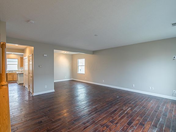 3rd image of 6174 Albany Crest Ave