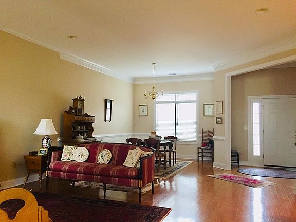 4th image of 106 Cottonwood Creek Ln