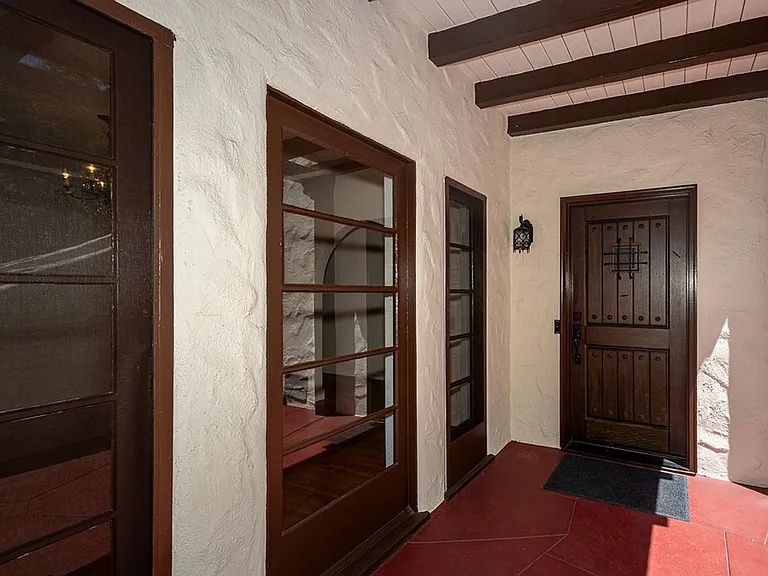 1221 S Sycamore Ave — Photo 4