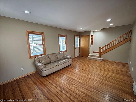 3rd image of 1535 Ruffner Ave
