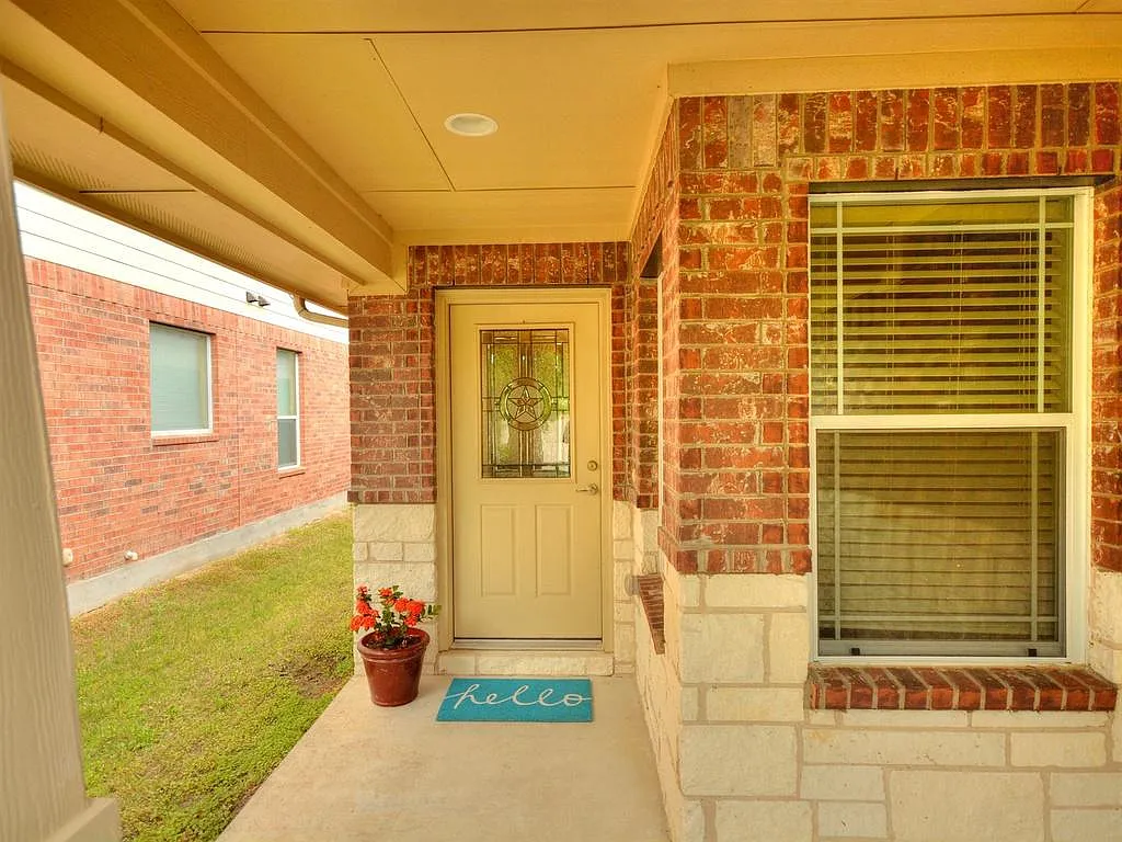 3 bed, 1424 sqft, $2,000 — Photo 2