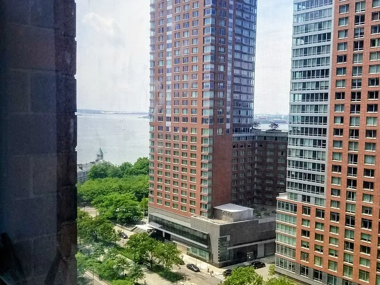 20 West St #17C — Photo 4