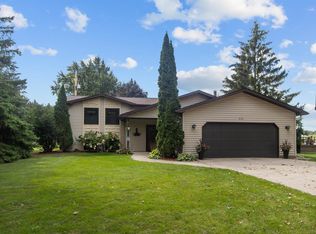 W6121 Colonial Dr, Appleton, WI 54914