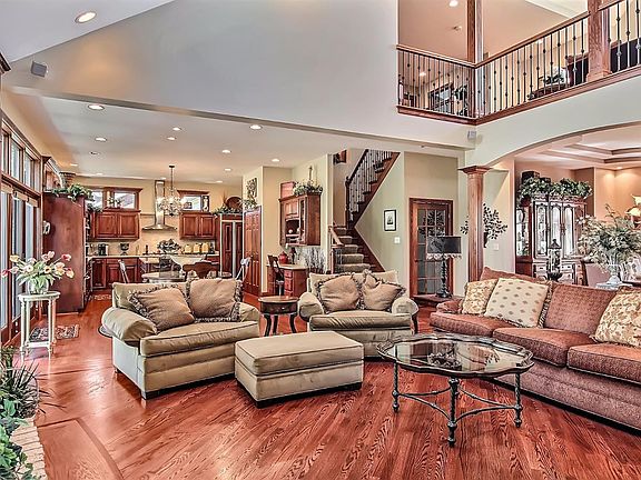 4th image of 9040 Randall Dr