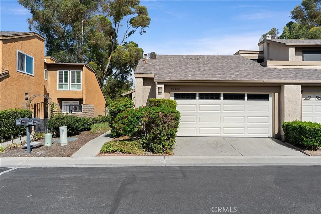 3 bed, 1452 sqft, $4,300 — Photo 1
