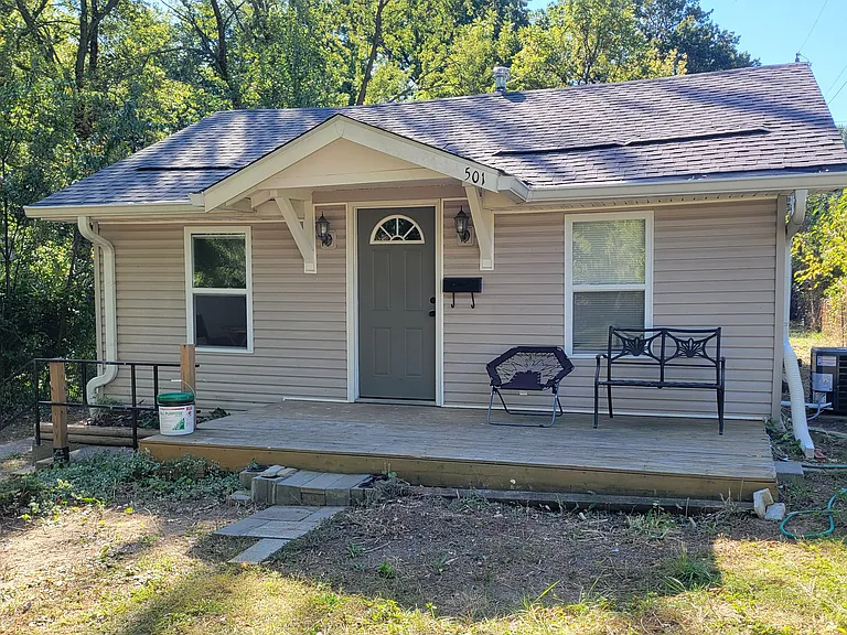 501 E Hereford Ave — Photo 1