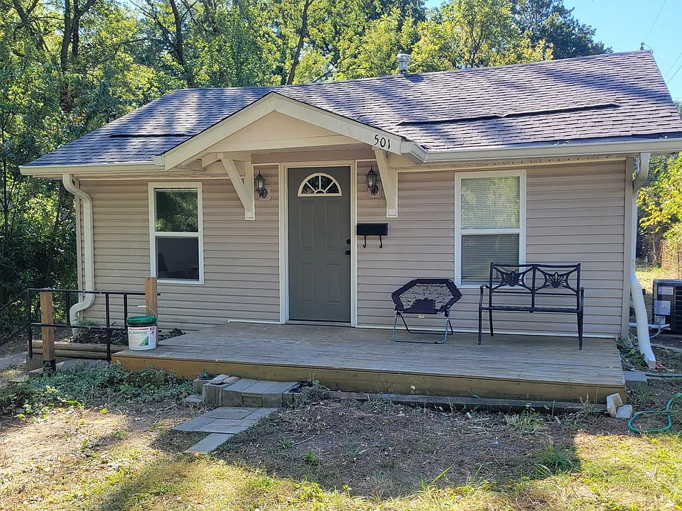 501 E Hereford Ave