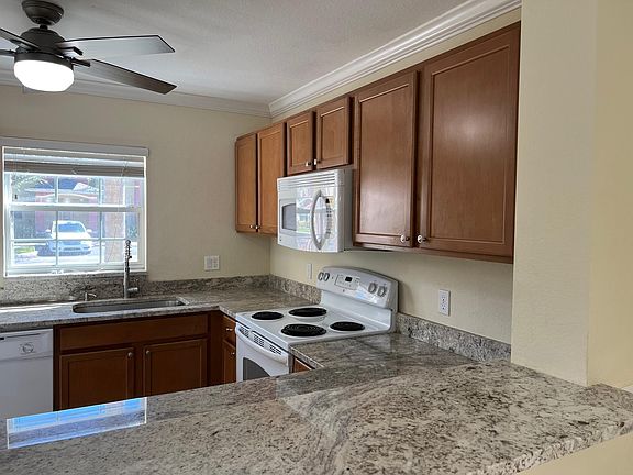 3rd image of 9068 Gervais Cir APT 207