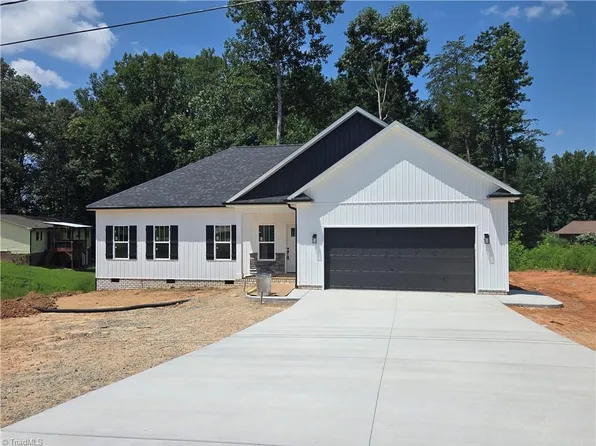 186 O'Farrell St, Winston Salem, NC 27107