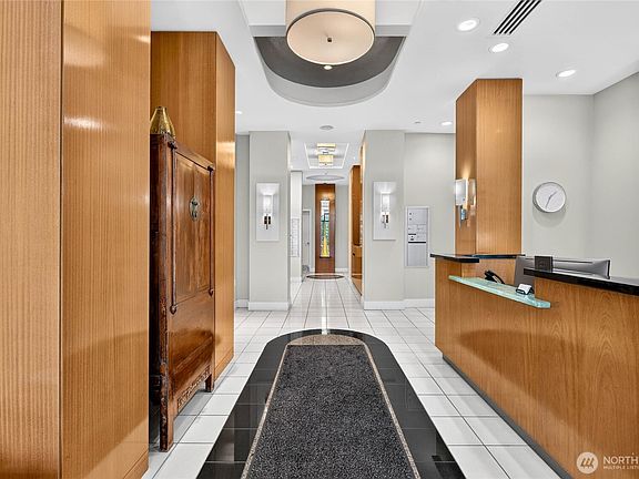 4th image of 2721 1st Avenue #409