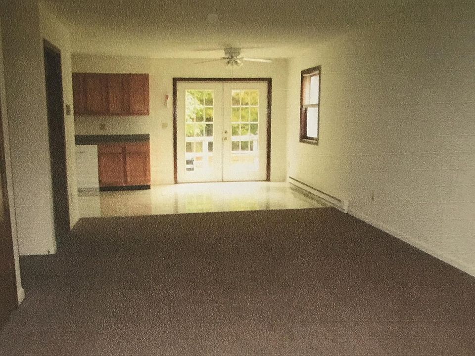 2nd image of 9 Woodridge Cir #B
