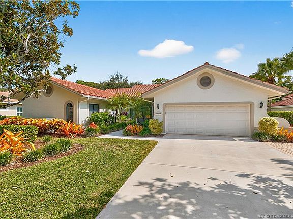 3rd image of 1596 NW Sweet Bay Cir