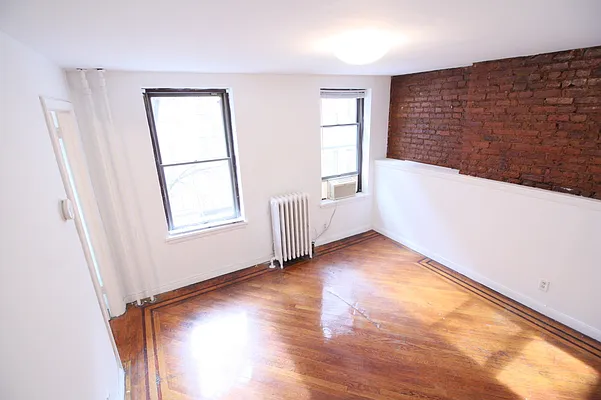 Rented by Green Line Realty | media 20