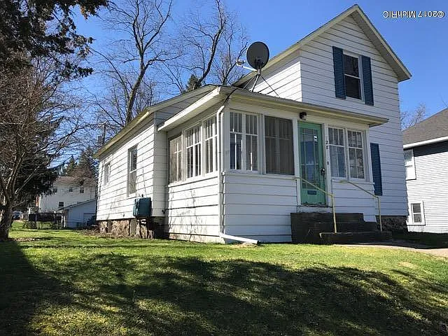 728 W Grand St photo 1
