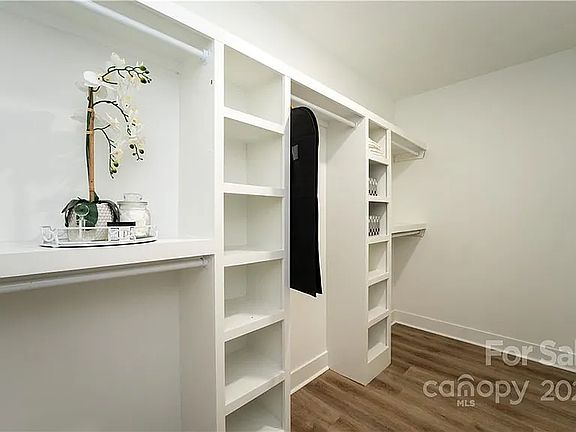 3rd image of 301 S Cloudman St