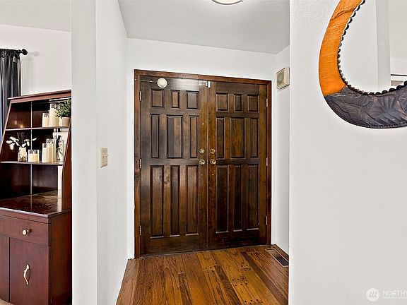 4th image of 1655 Wheaton Street