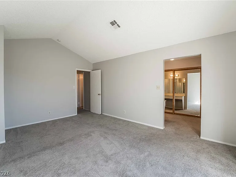 8705 Isola Dr — Photo 15